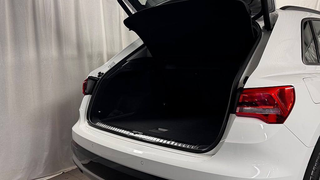 Audi Q3 35 TFSI Aut Proline Advanced DRAG Värmare P-sensor bak bild 7