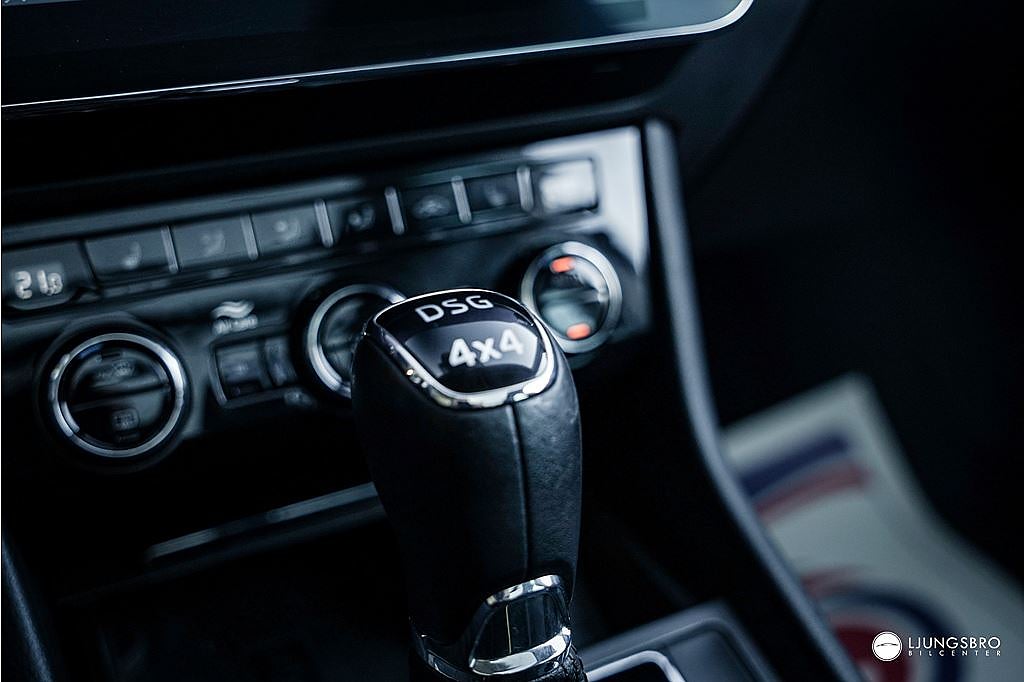 Skoda Superb Skoda Superb Scout 2.0 TDI 4x4 200hk / Pano / Cockpit / Drag