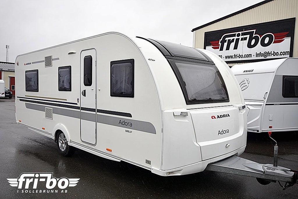 Adria 593 UP Adora, Queenbed