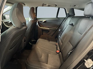 Volvo V60 D4 AWD Aut Värmare Ccokpit Farthållare Nyserv Psens S&V – bild 11