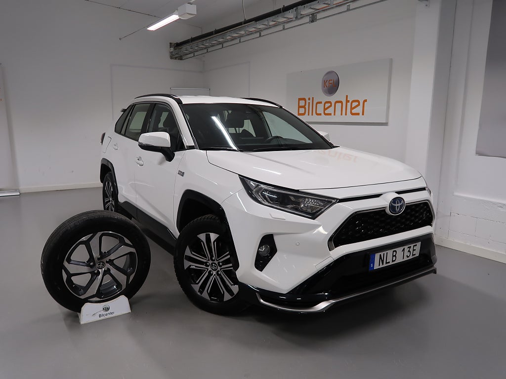 Toyota RAV4 *3,99% RÄNTA* Plug-in Hybrid AWD V-Däck ingår Kamera-Ca