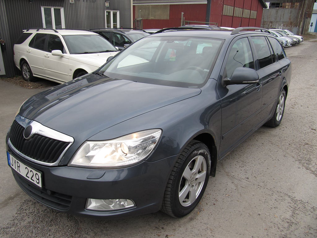 Skoda Octavia Kombi 1.8 TSI Elegance Euro 5 PDC/DRAG/SoVHjul/2 BRUKAR