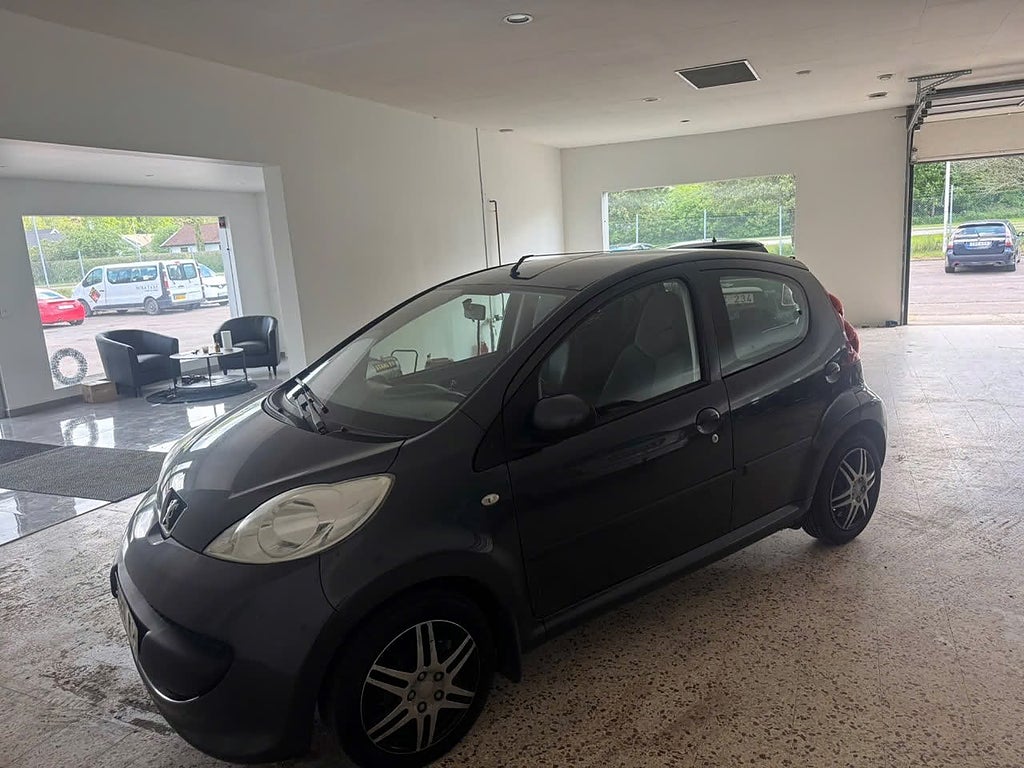 Peugeot 107  1.0 automat ny besiktad 