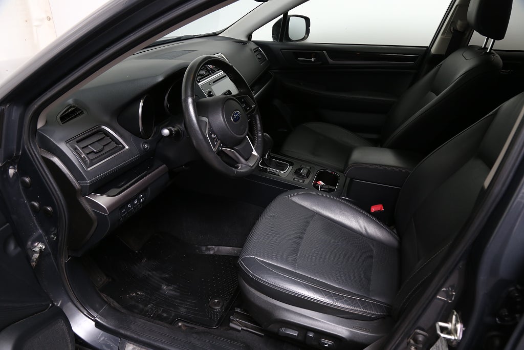 Subaru Outback 2,5i 175hk Summit AWD Taklucka H/K Skinn Extraljus Drag