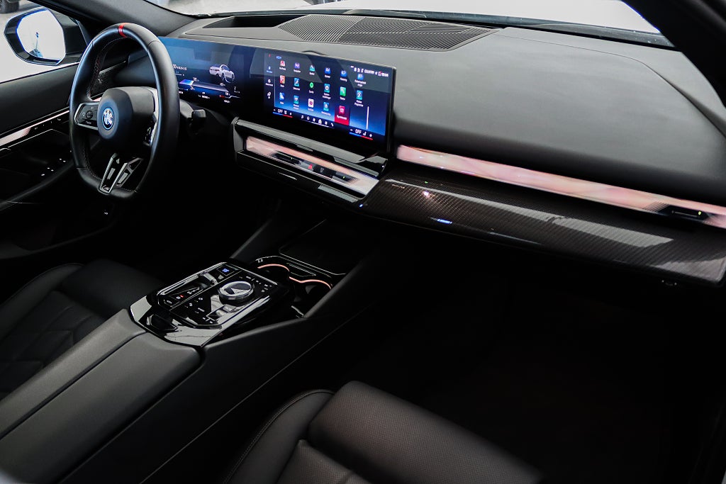 BMW i5 M60 xDrive Sedan MOMS M-Sport Kolfiber B&W Pano 360°