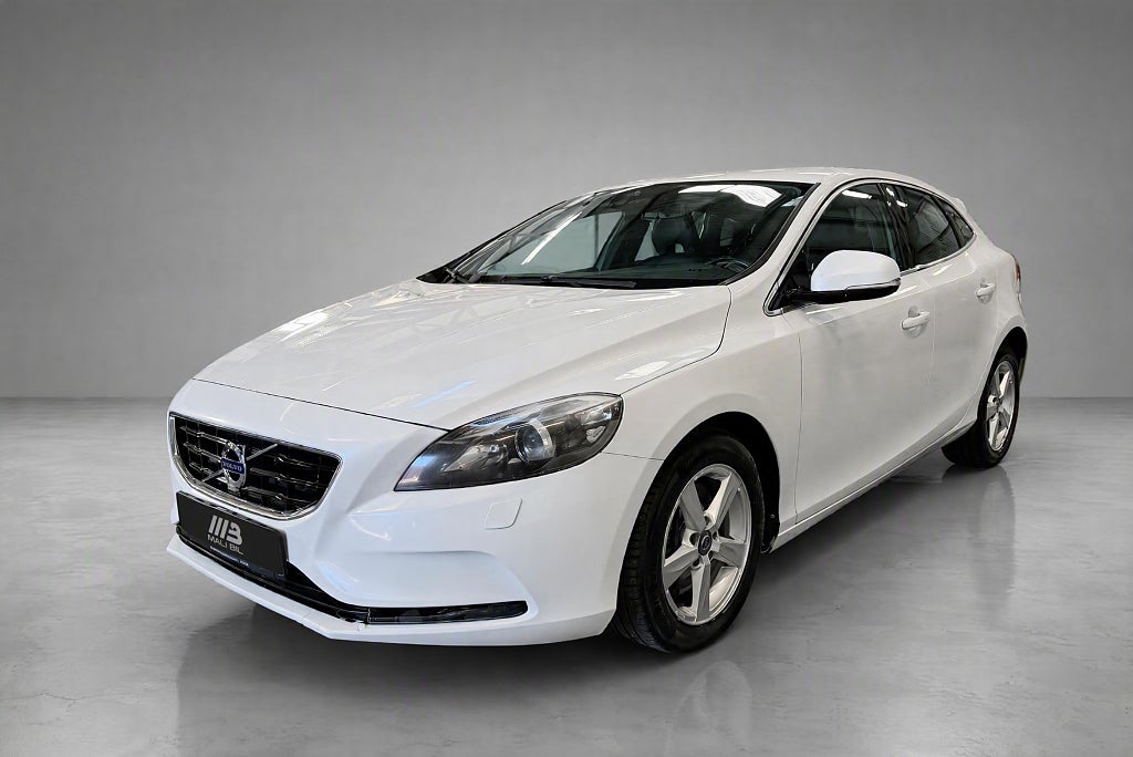 Volvo V40 D3 Momentum Skinn RESERVERAD Värmare Kamrem bytt