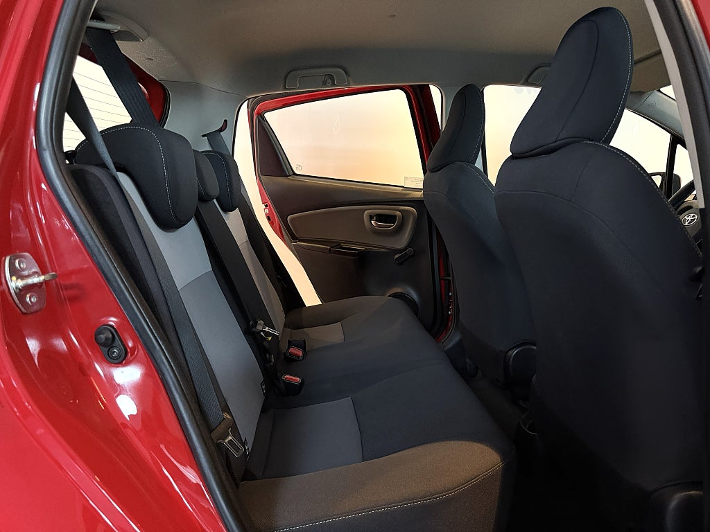 Toyota Yaris 5-dörrar 1.5 VVT-iE Active Euro 6  B-KAMERA LÅGMIL NYBE