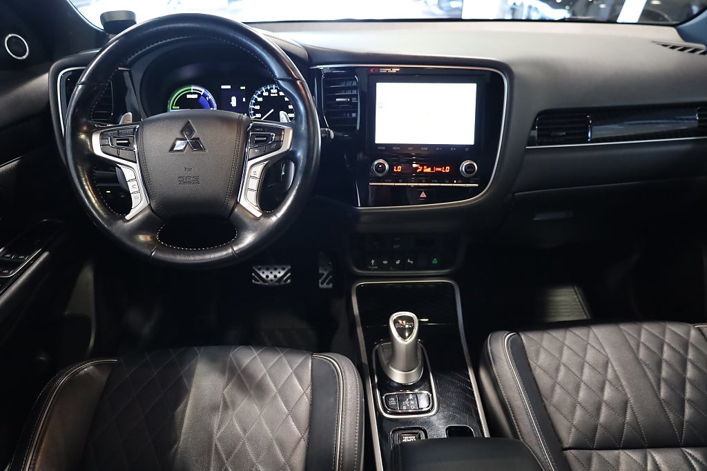 Mitsubishi Outlander PHEV CVT S-Edition Lucka 360° Navi Läder Drag Rattvärm 2020