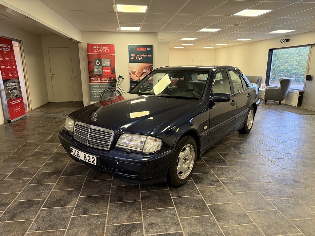 Mercedes-Benz C 180 | Lågmil | Service