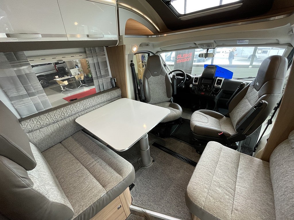 Adria Matrix Plus 670 SL / Automat 150hk / Solcell / Dragkrok / ALDE / - Adria