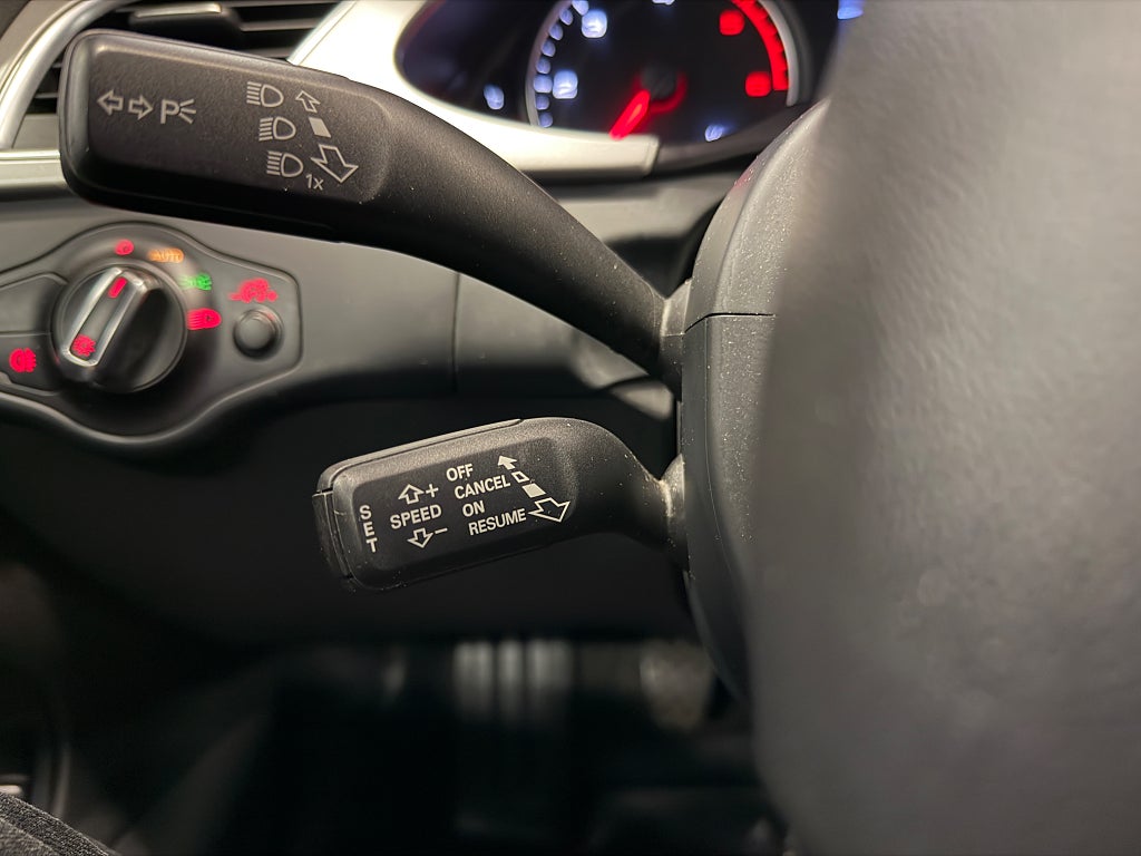 Audi A4 2010 - miniatyr 17