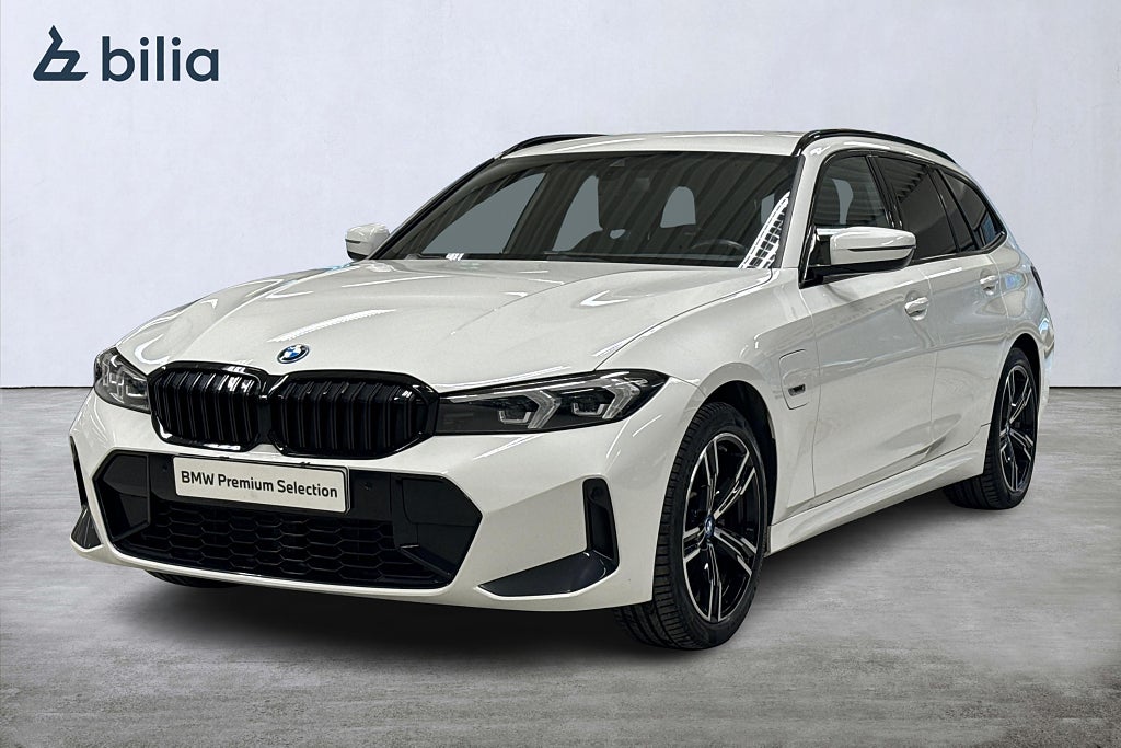 BMW 330e xDrive Touring M-Sport | Navi | PDC fram& bak | HiFi