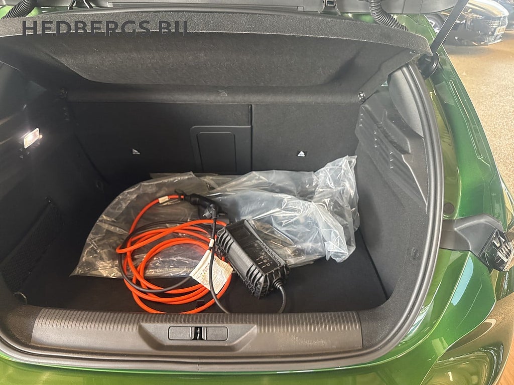 Peugeot 308 GT Plug-In Hybrid 225  thumbnail