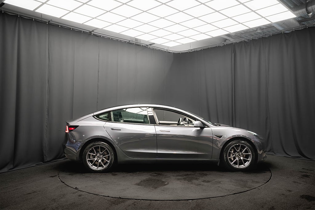 Tesla Model 3 Long Range AWD DRAG PANO LÄDER 1-ÄGARE MOMS