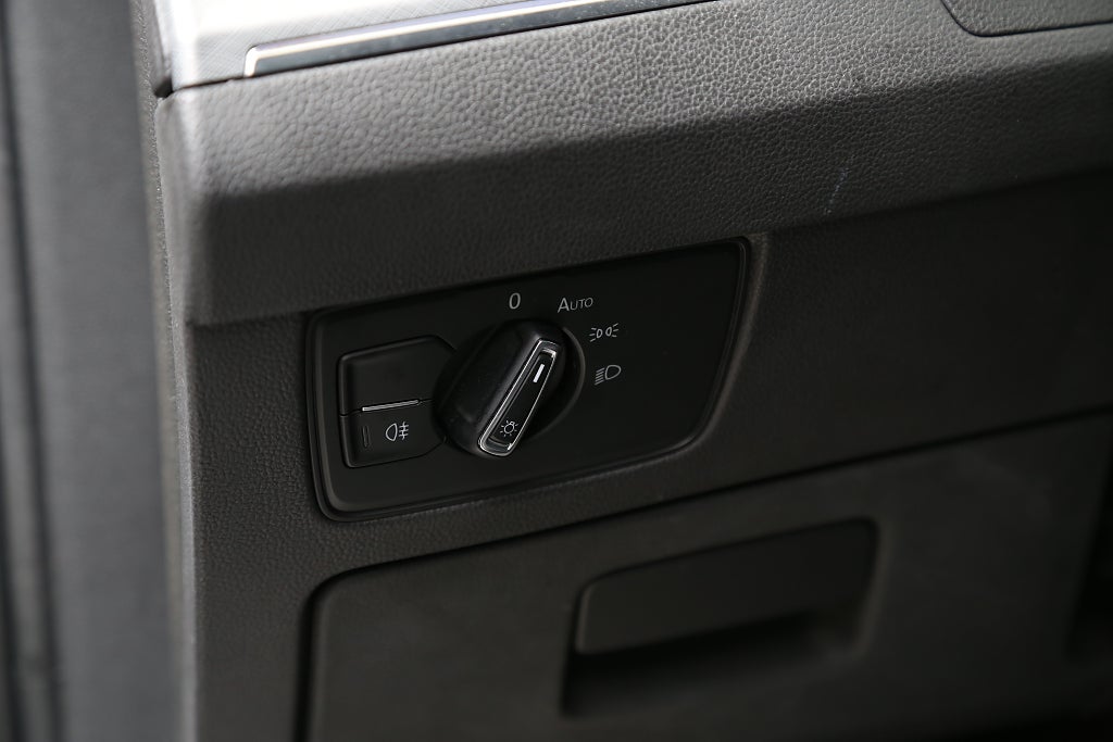 Volkswagen Passat Sportscombi GTE Executive Cockpit Panorama Värmare Drag 2020