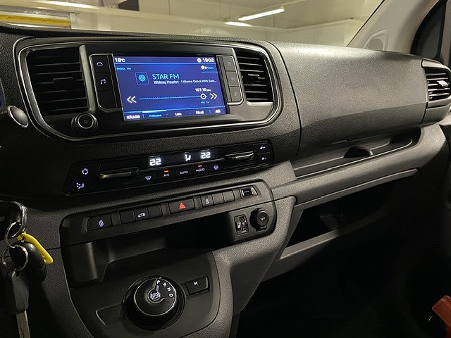 Bild på Peugeot Expert PRO+ L3 BlueHDi 180hk AUT