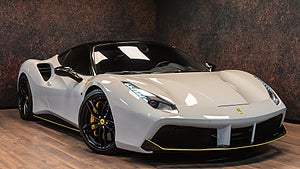 Ferrari 488 GTB har en 3,9-liters V8-motor på 670 hästkrafter.