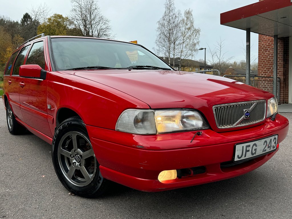 Volvo V70 2.0 126HK Dragkrok Bränsle Värm Nybesiktigad 