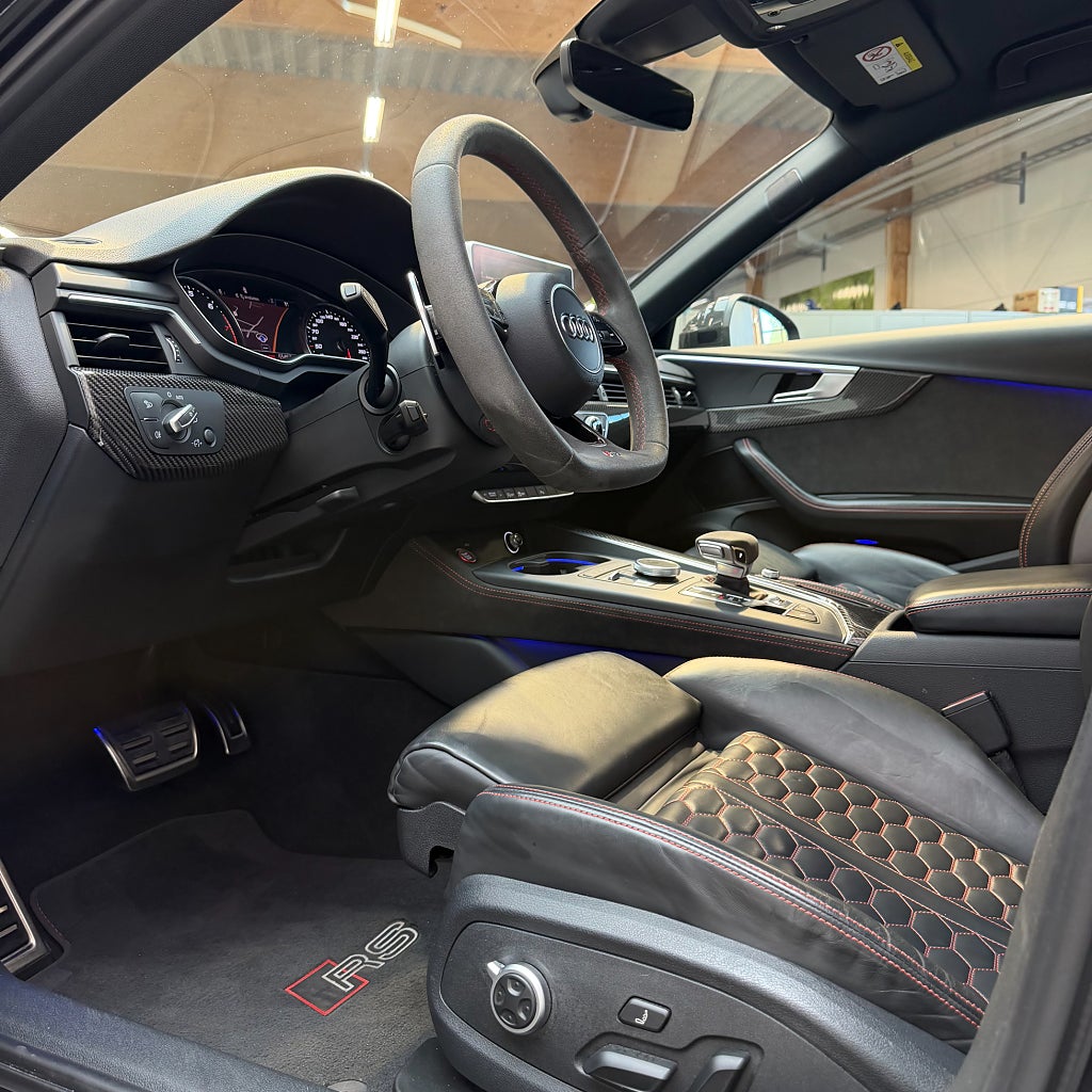Audi RS4 2.9 TFSI V6 Q Kolfiber Massage Keramiska B&O Sv-såld