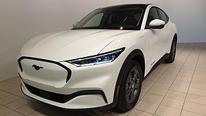 Ford Mustang Mach-E har en räckvidd på 54 mil. 