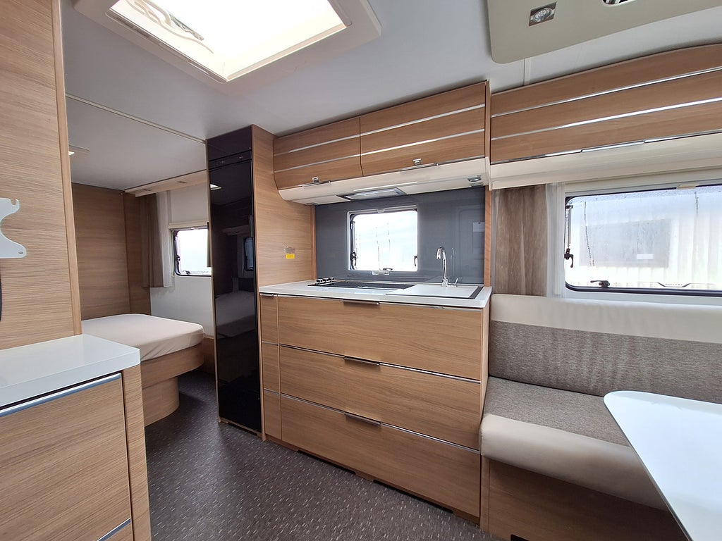 Adria Adora 613 UT Queenbädd