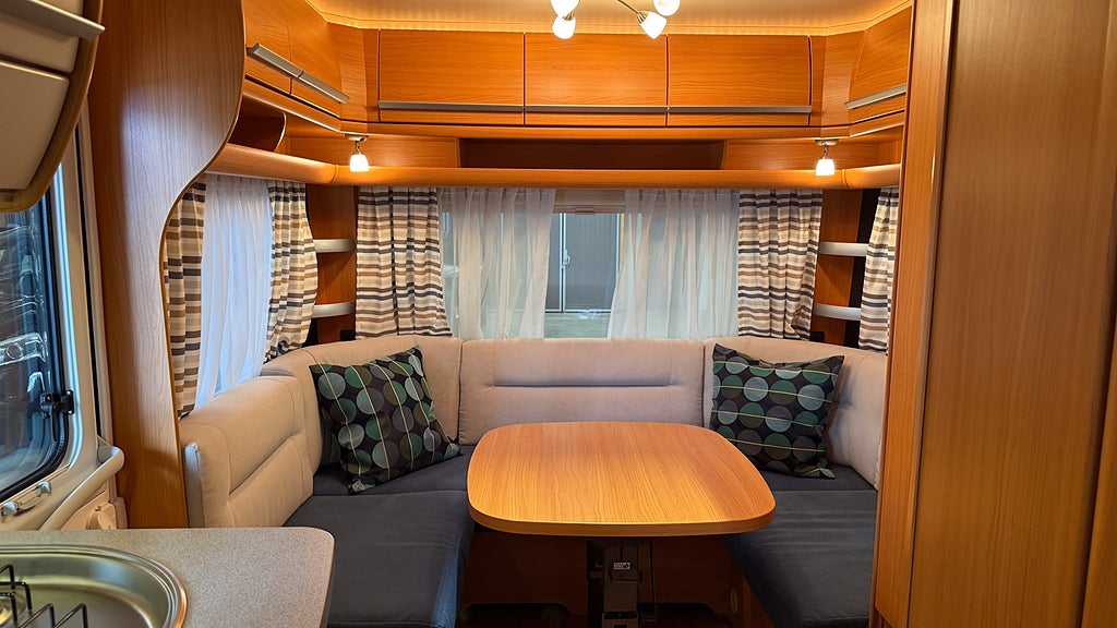 Fendt Saphir 540 TF Markis med väggar Besiktigad välvårdad Queenbed