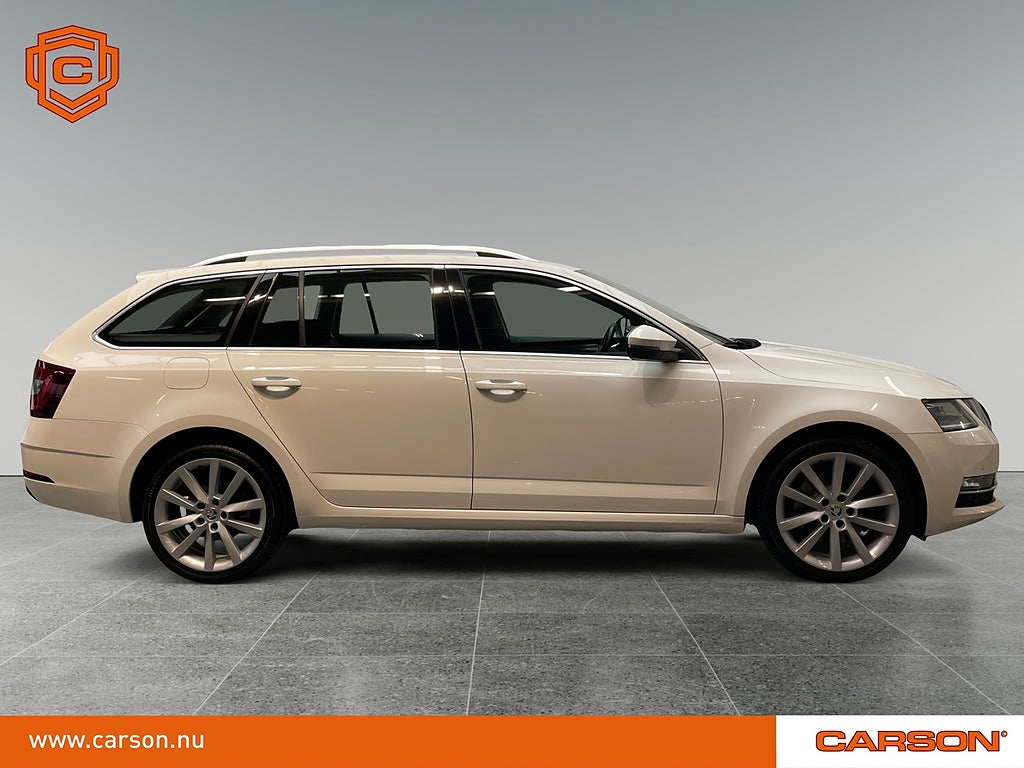 Skoda Octavia Kombi 2.0 TDI SCR 4x4 Style Värmare AppCarplay Dragkrok