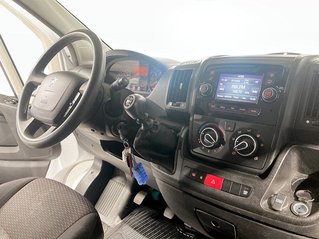 Bild på Peugeot Boxer PRO+ 2.2 BHDi 140hk L3H2 - B-KAMERA, DRAG