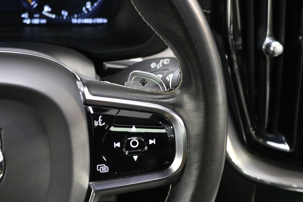 Volvo XC60 2020 - miniatyr 10