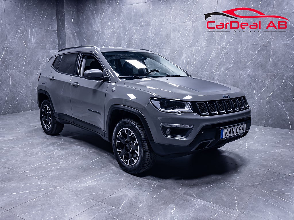 Jeep Compass 4xe Trail Hawk Döda vinkel Kamera Navi Rattvärme