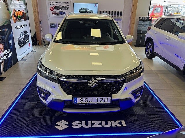 Suzuki S-Cross 1,4T AT Hybrid Select  V-hjul på köpet ! 