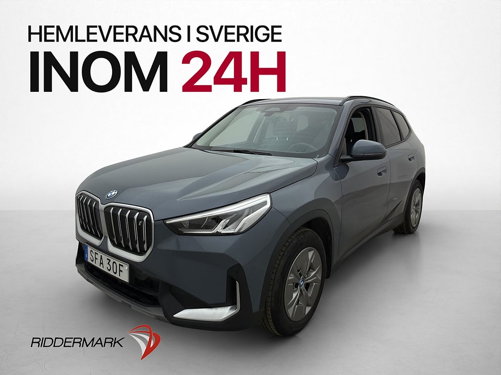 BMW iX1 xDrive30 Drag Kamera CarPlay Navigation P-sensorer