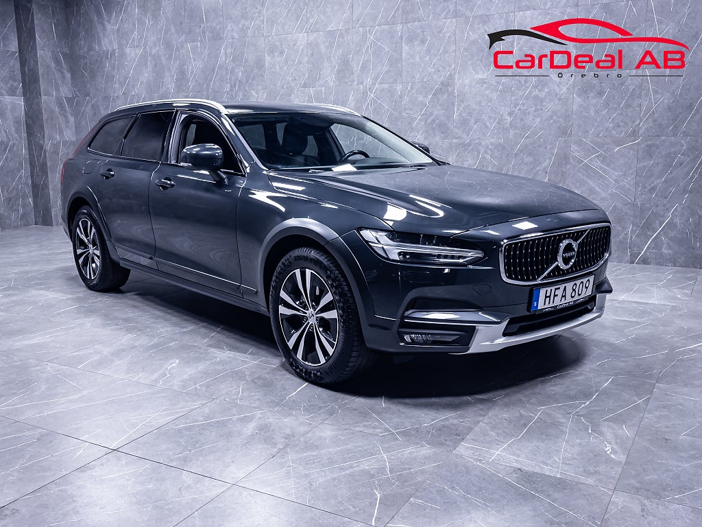 Volvo V90 Cross Country D4 AWD Momentum Skinn Värmare Kamera CarPlay Drag MOMS