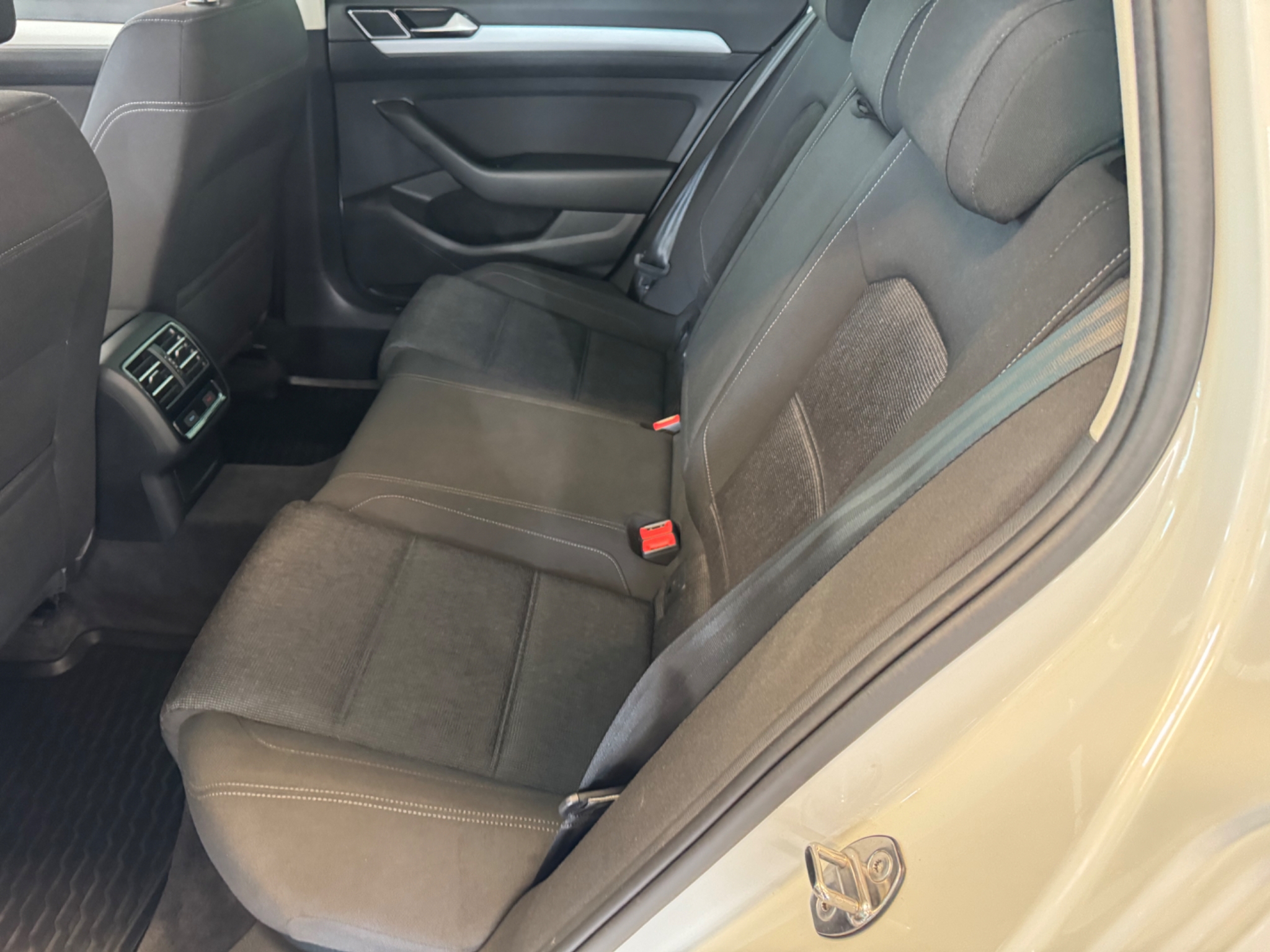 Volkswagen Passat 2016, bild 6/10