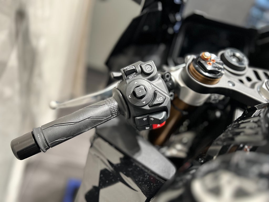 Yamaha R9 / Ny 2026 / Tech Black / Snart omgående leverans!