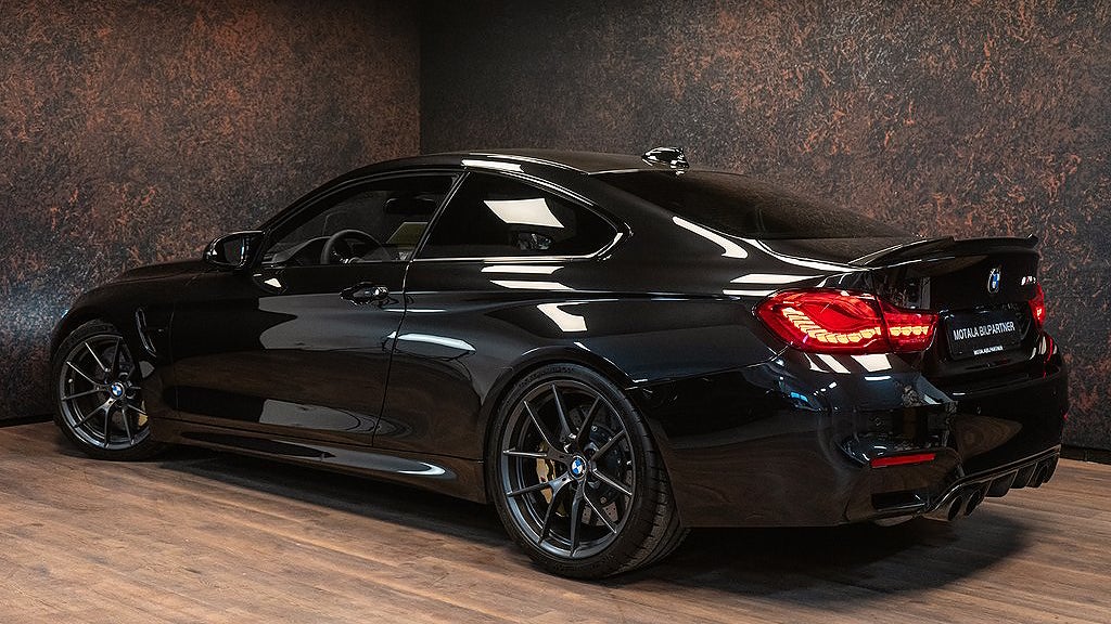 BMW:n har en rak sexa som genererar 460 hästkrafter. 