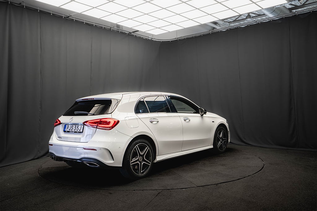Mercedes-Benz A 250 e AMG NIGHT WIDESCREEN PANELBELYSNING DISTRONIC