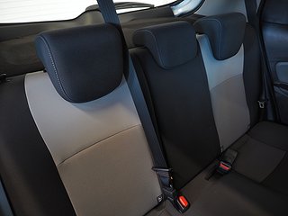 Halvkombi Toyota Yaris 12 av 20
