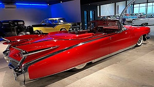 Bilen har renoverats och är i utställningsskick. 