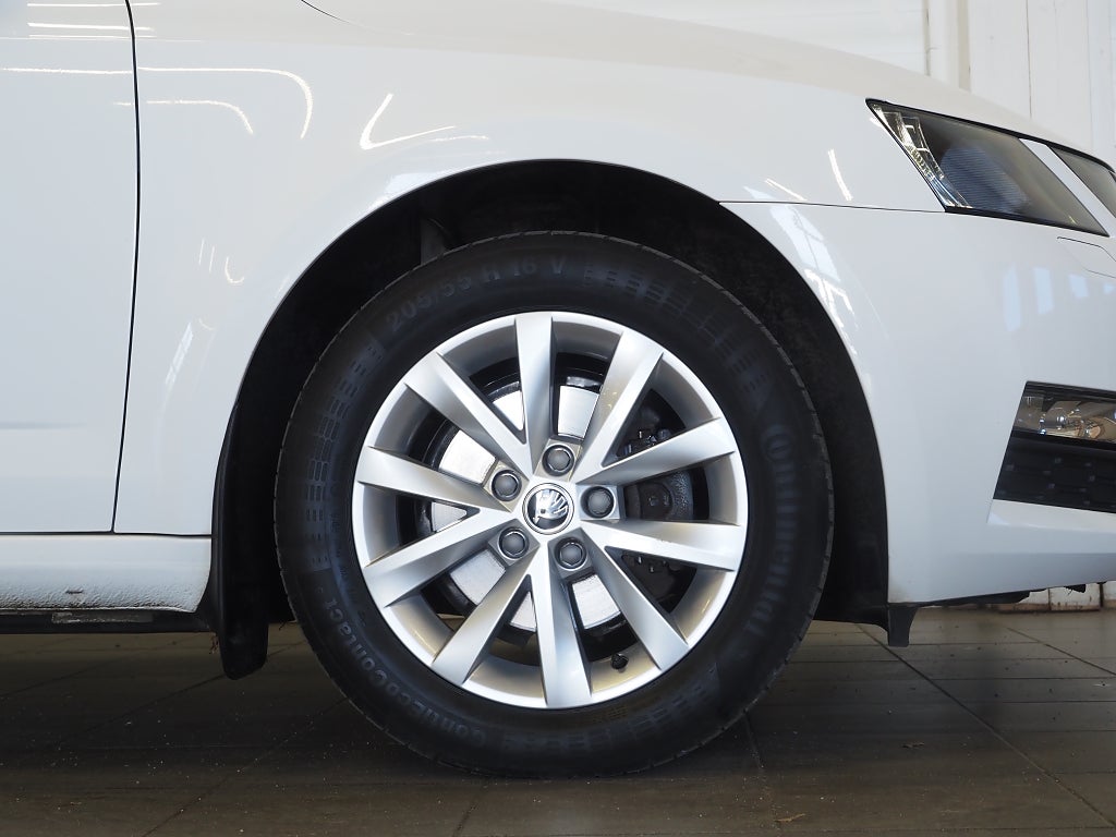 Skoda Octavia Kombi 1.5 TSI 150hk Ambtion | Drag | Värmare |