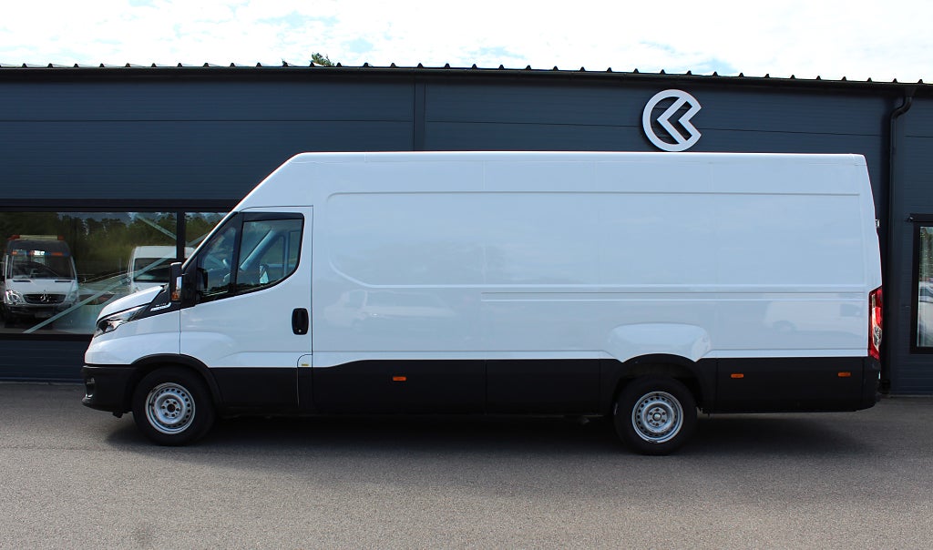 Iveco Daily 35-140 Skåpbil 2.3 JTD L4H2 MOMS 3-SitsHi-Matic Euro 6