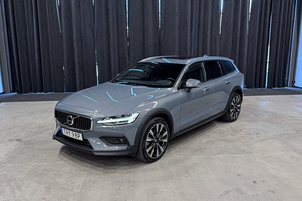 Volvo V60 Cross Country B4 AWD Ultimate|Pano|360|H/K|Läder|