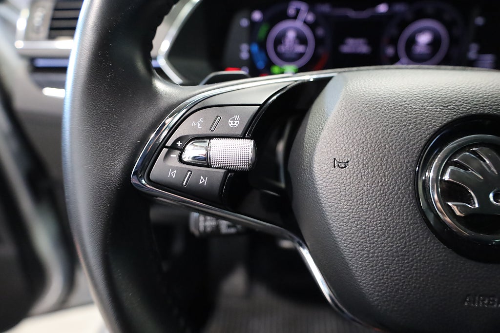 Skoda Superb 1.4 TSI iV L&K Drag Värmare Kamera Leasbar 2021