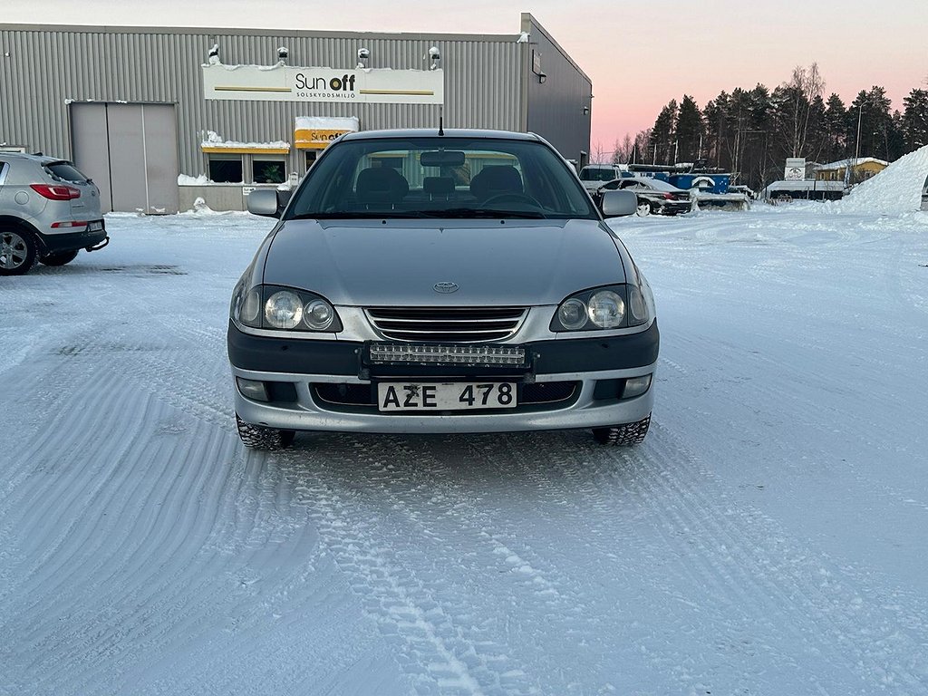 Toyota Avensis Sedan 2.0