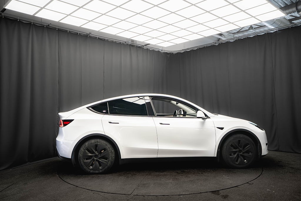 Tesla Model Y Standard Range RWD PANO LÄDER KAMERA 1-ÄGARE MOMS
