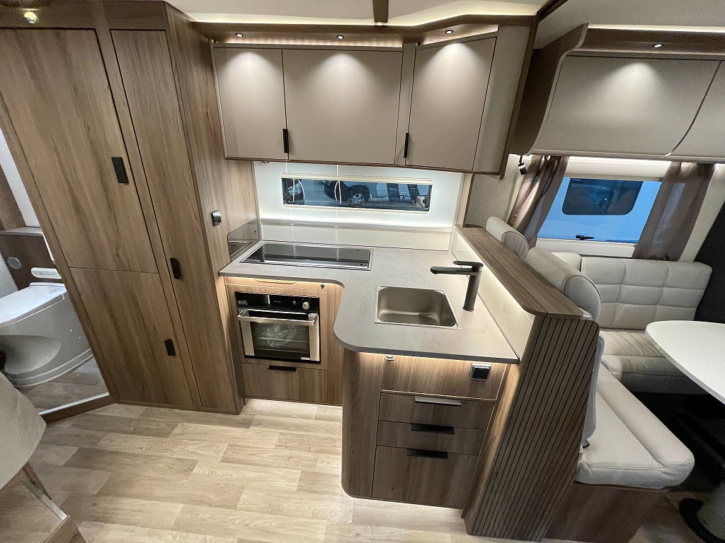 Kabe TMX 810 LXL /Cinderella/ALDE/5 bältad/Automat/Mercedes - Kabe