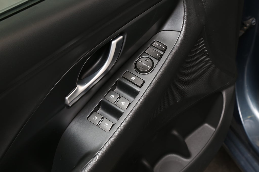 Hyundai i30 1,0 T-GDi 120hk MHEV Essential Kombi Aut Kamera Carplay 2023