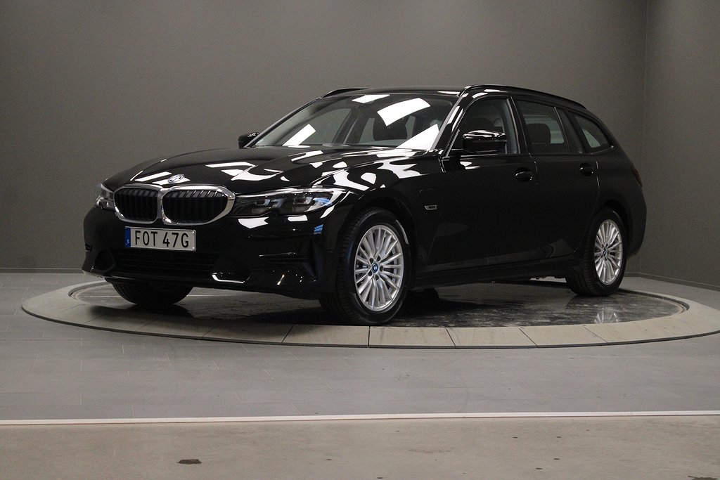 BMW 330e xDrive Touring  Modell Sport  Dragkrok  Vinterhjul