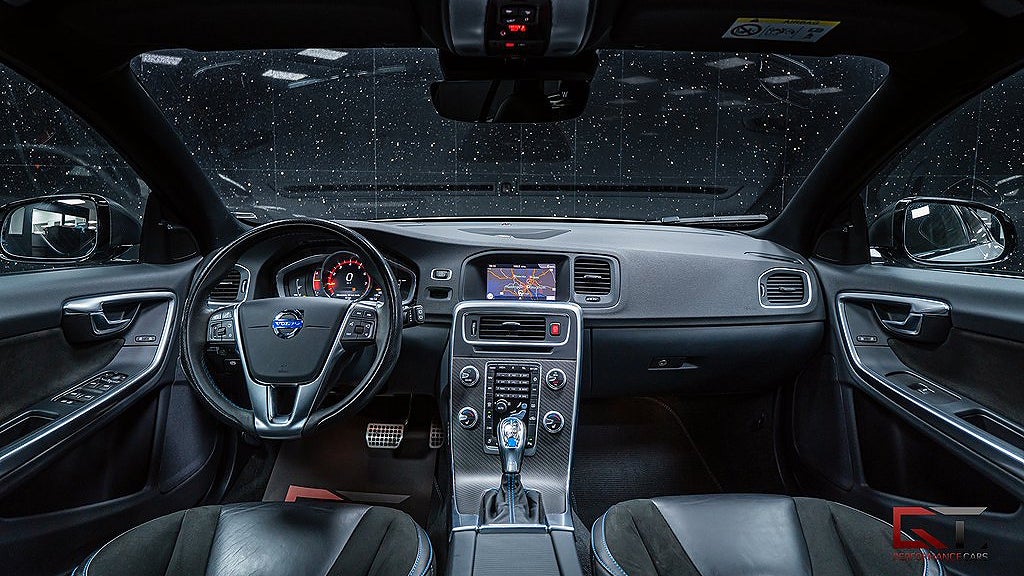 Volvon har en rak fyra på 367 hästkrafter och 470 Nm. 