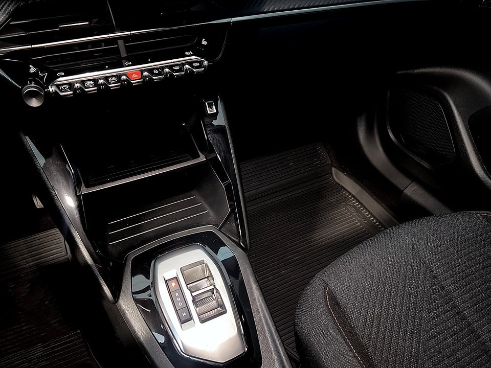 Bild på Peugeot 2008 Style Hybrid 1.2 PT Aut CARPLAY P-SENSOR BAK 145hk